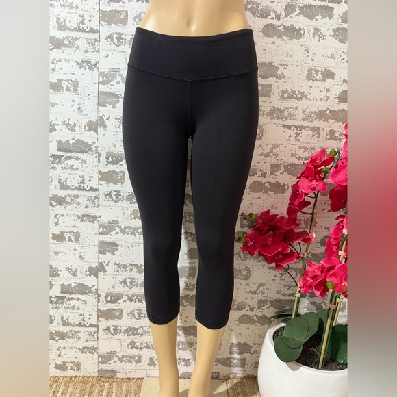 lululemon athletica Pants - lululemon athletica Classic Black Cropped Leggings